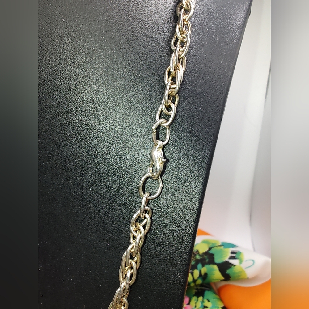 Beautiful Bold Vintage Soft Gold Tone Cross On A Chunky Chain - Picture 6 of 8